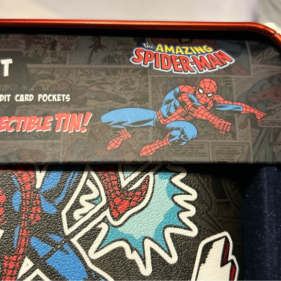 Sold Spider-Man Marvel Media Special Trifold Wallet in Red Collectors Tin - Picture 4 of 11